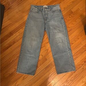 Abercrombie & Fitch 30 Short Mid Rise “The Slouchy Jean” in medium-light wash